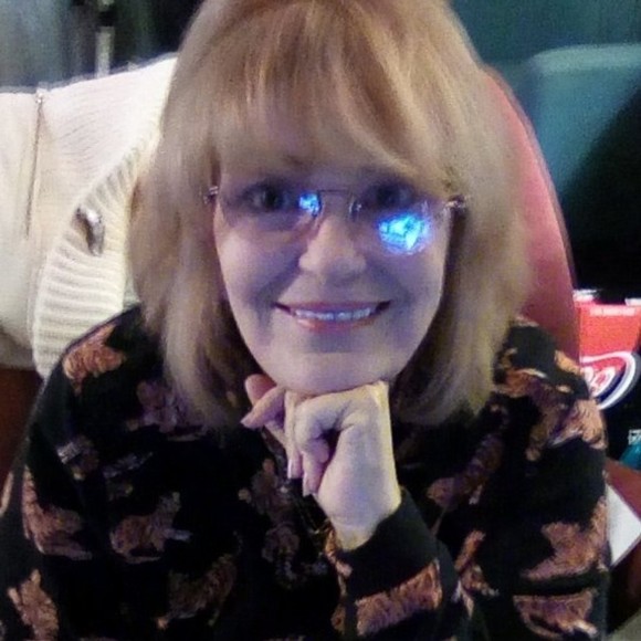 Meet your Posher, Heidi - Picture 1 of 1